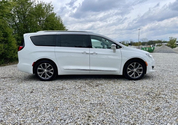 Chrysler Pacifica cena 139900 przebieg: 120000, rok produkcji 2020 z Krosno małe 704